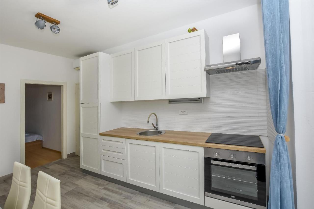 Apartments Dragica Примоштен Экстерьер фото
