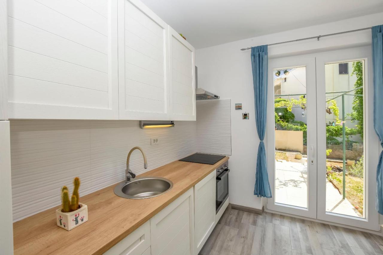 Apartments Dragica Примоштен Экстерьер фото