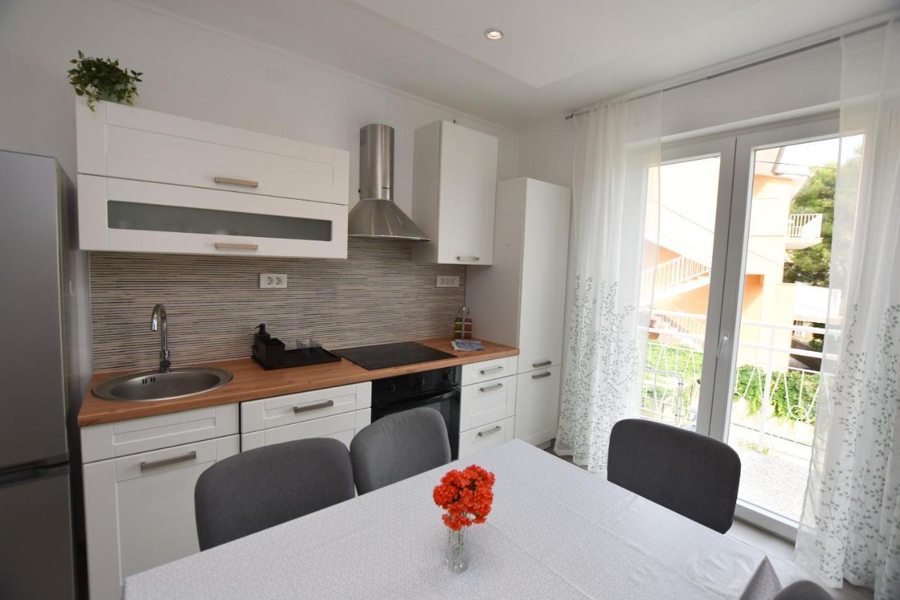 Apartments Dragica Примоштен Экстерьер фото