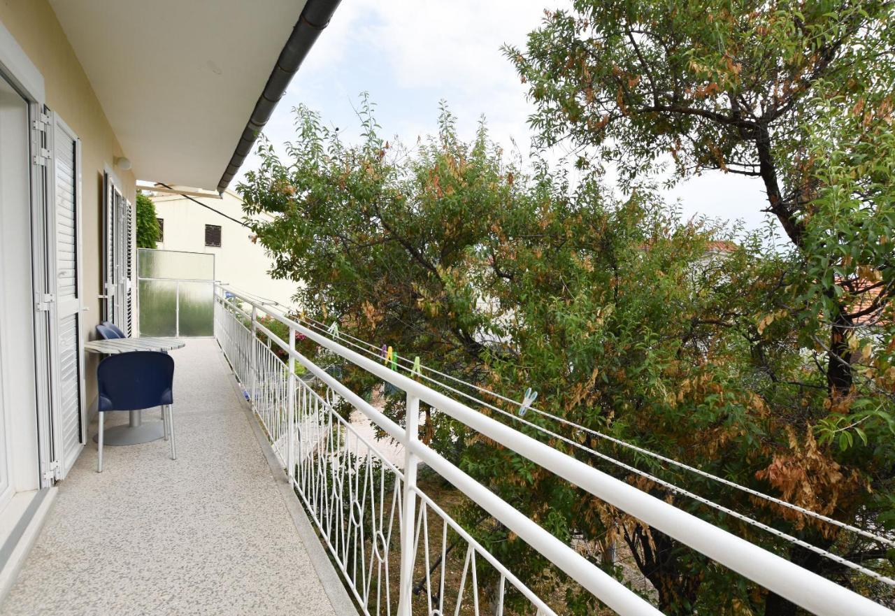 Apartments Dragica Примоштен Экстерьер фото