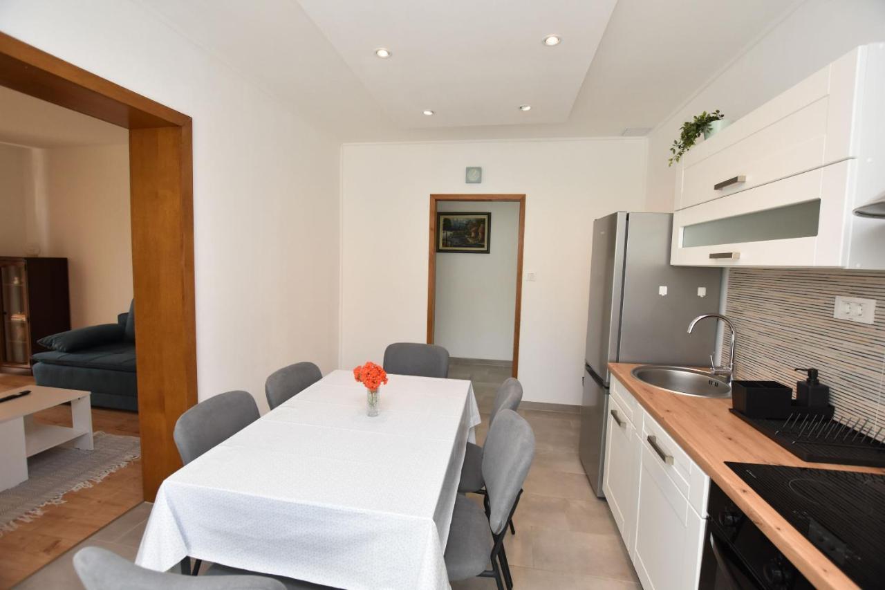Apartments Dragica Примоштен Экстерьер фото