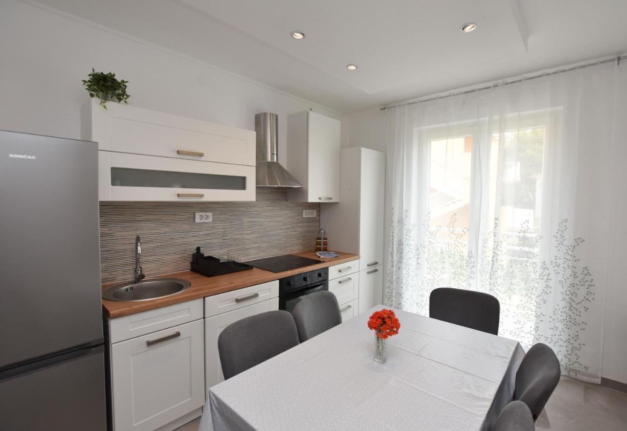 Apartments Dragica Примоштен Экстерьер фото