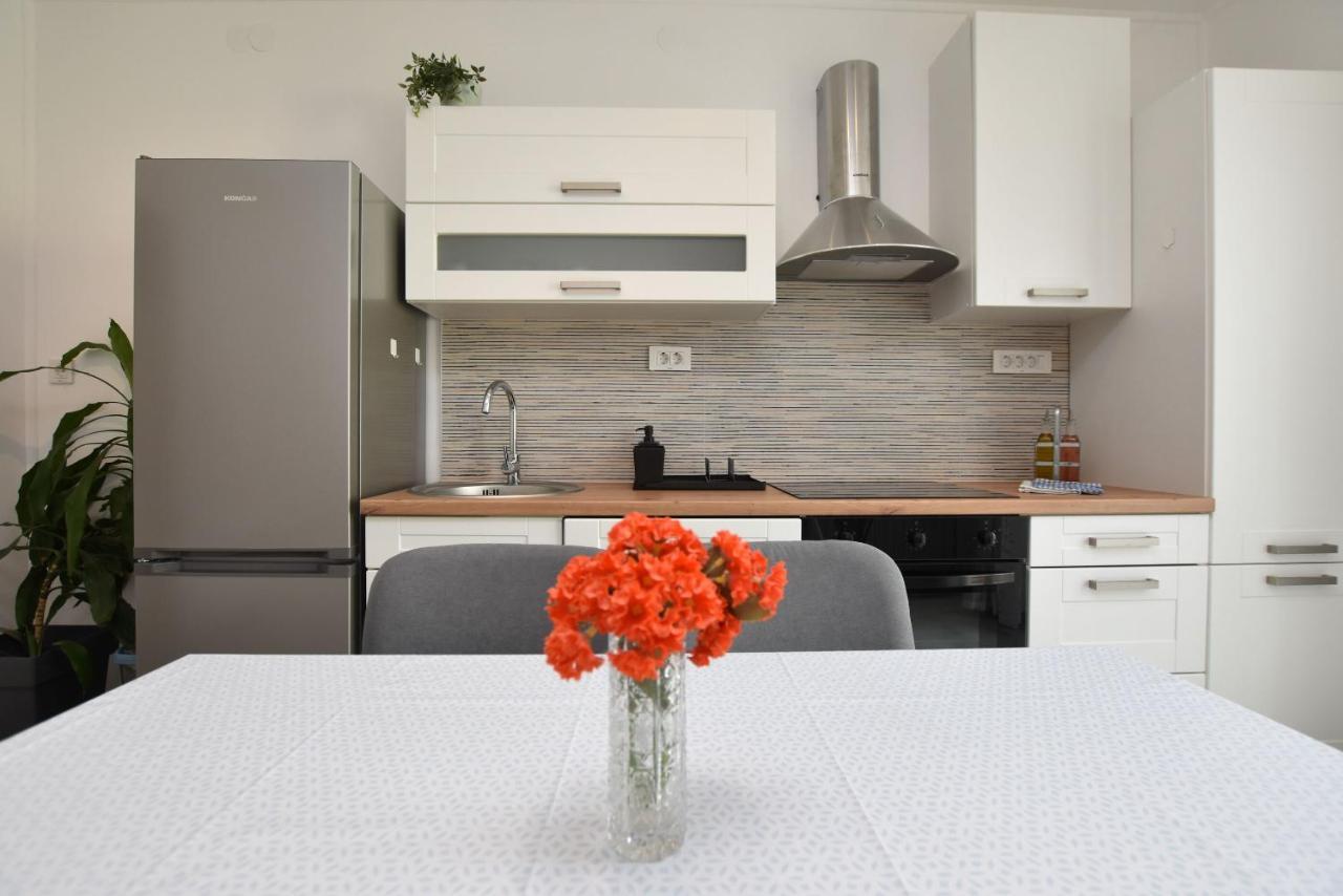 Apartments Dragica Примоштен Экстерьер фото