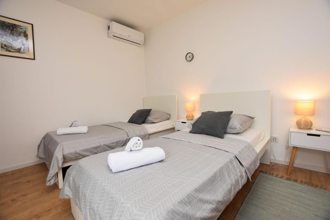 Apartments Dragica Примоштен Экстерьер фото