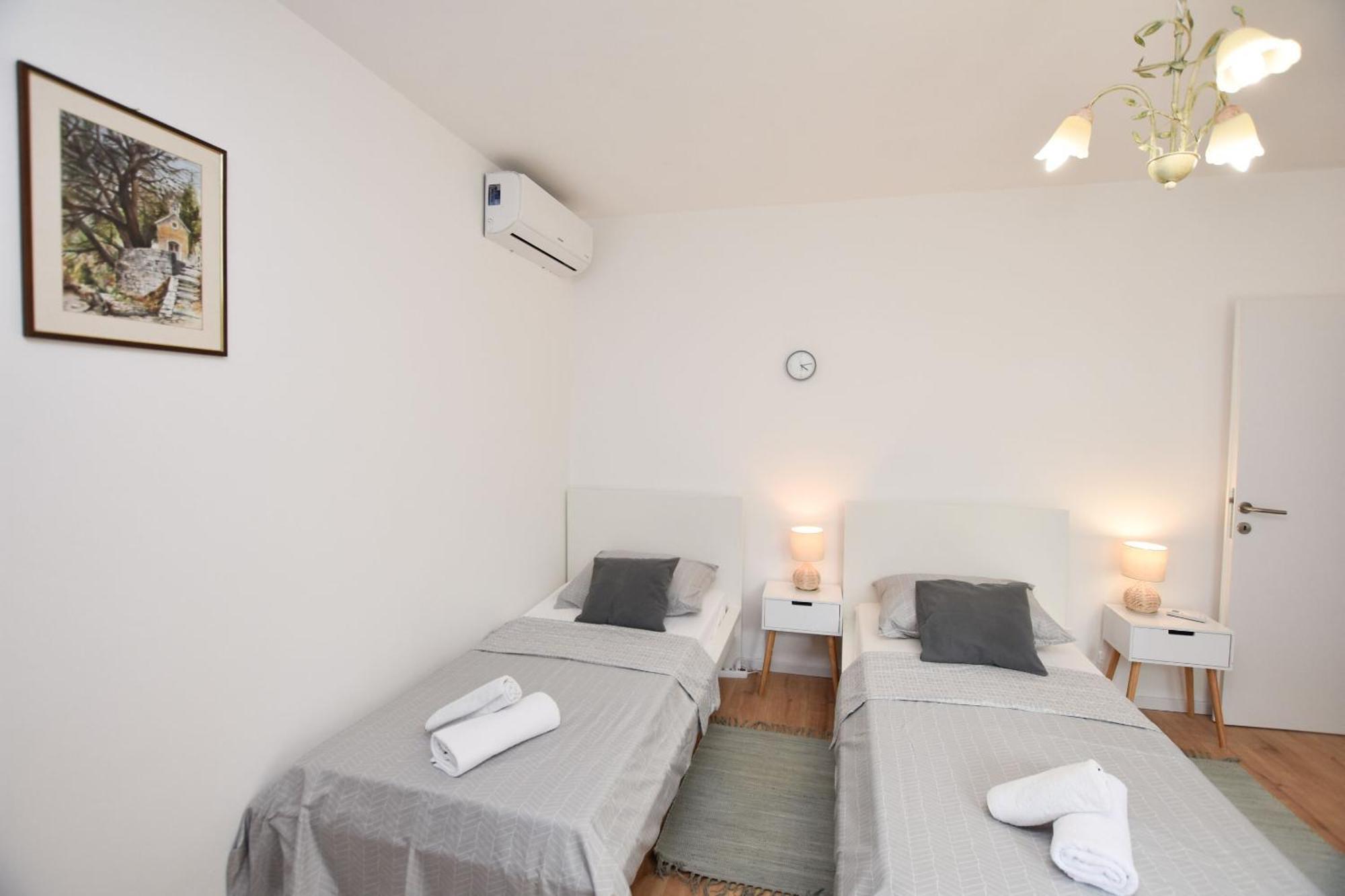 Apartments Dragica Примоштен Экстерьер фото