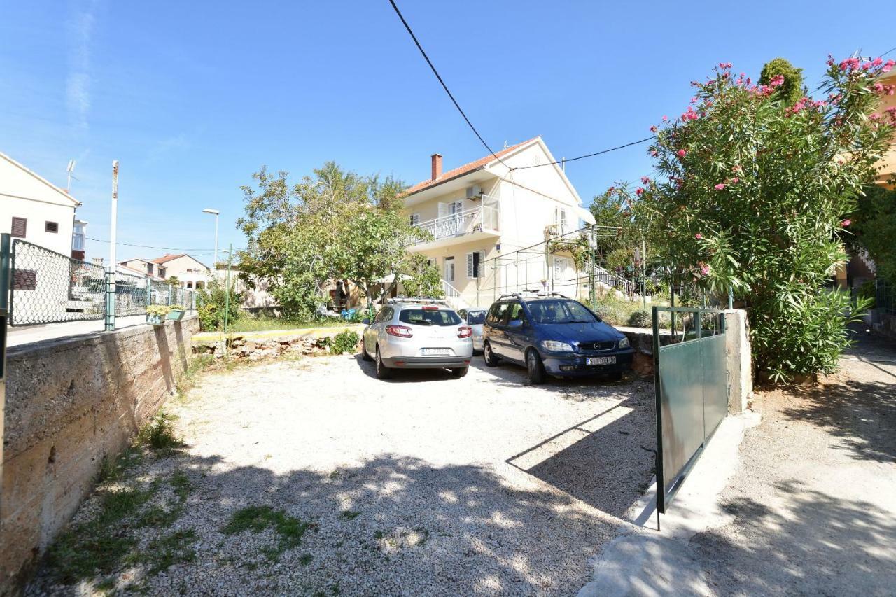 Apartments Dragica Примоштен Экстерьер фото