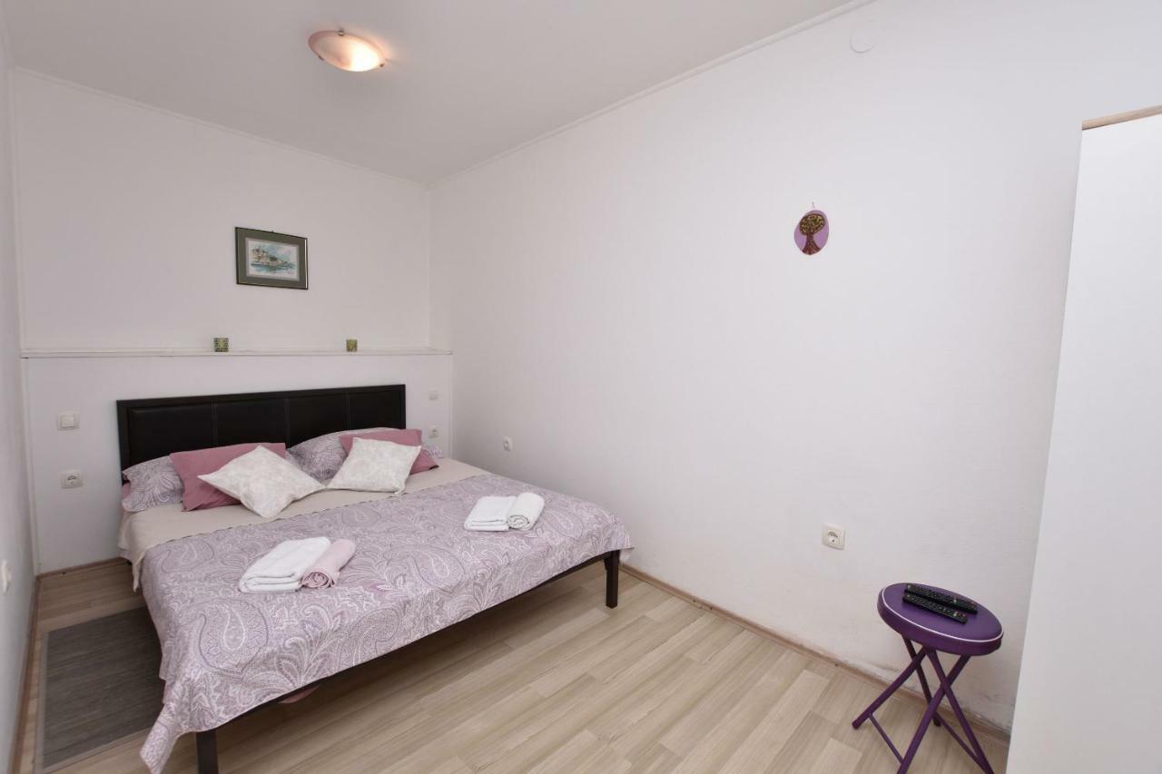 Apartments Dragica Примоштен Экстерьер фото