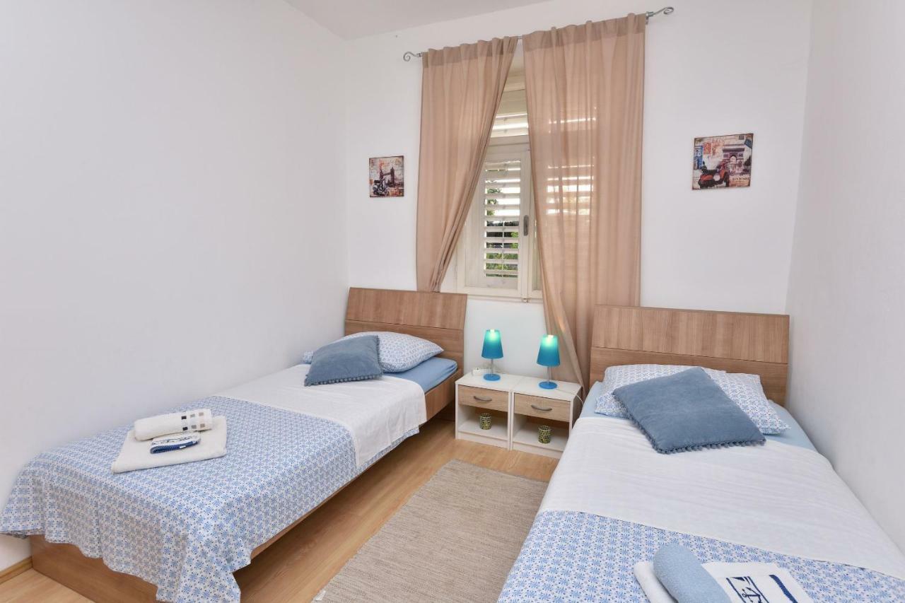 Apartments Dragica Примоштен Экстерьер фото