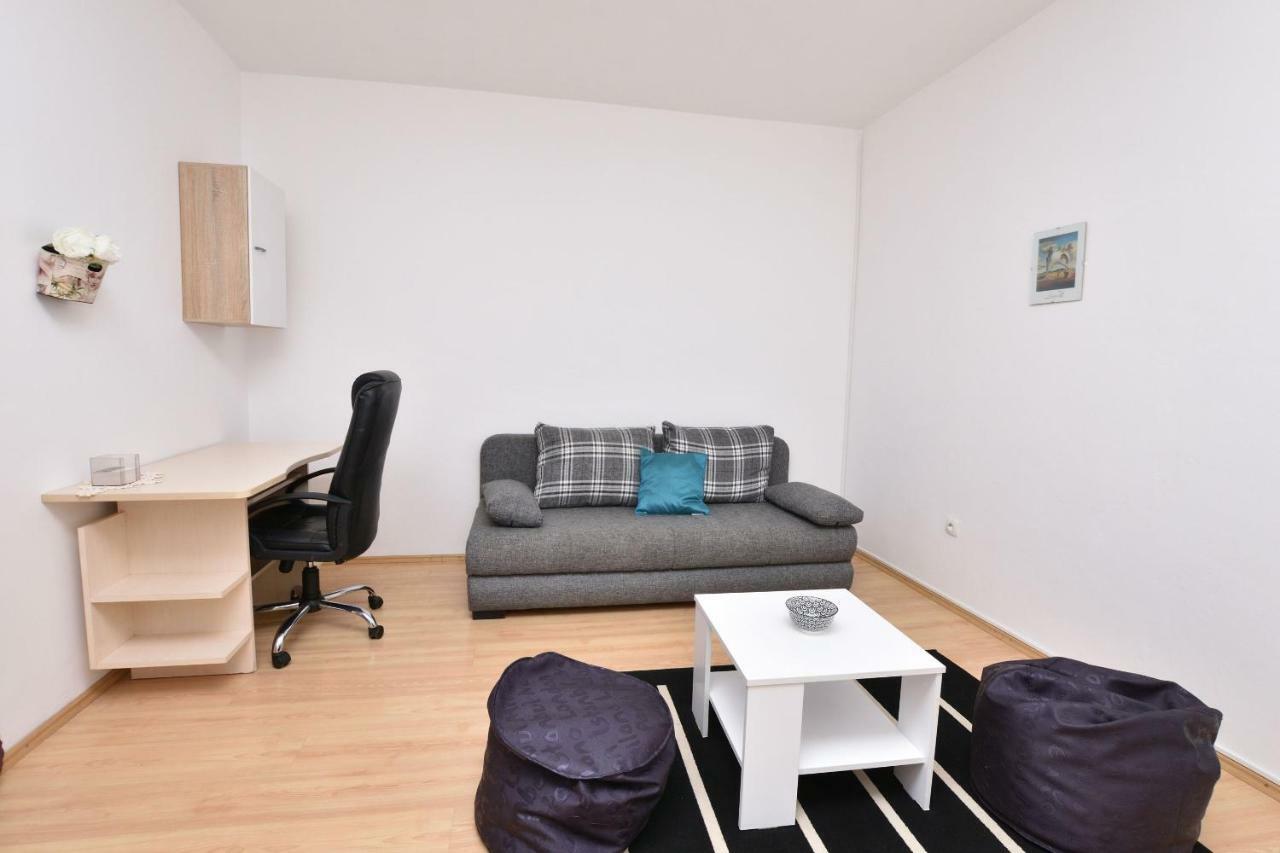 Apartments Dragica Примоштен Экстерьер фото